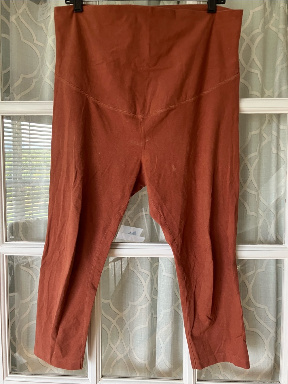 Old Navy Maternity size L orange capri style leggings
